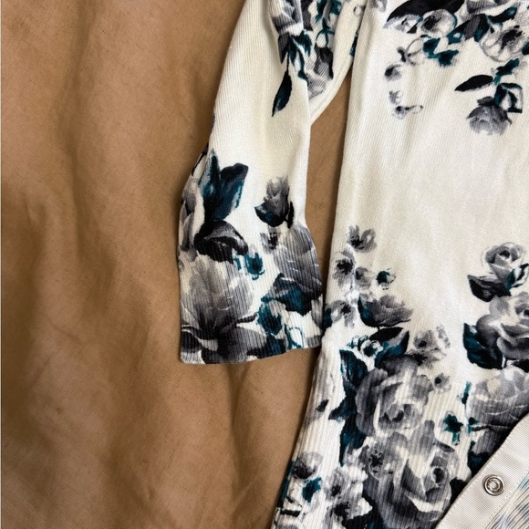 WHBM floral feminine romantic cardigan - Picture 7 of 9